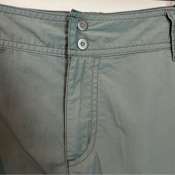 Columbia Women's 16 Omni Shade Cargo Hiking Outdoor Khaki Green Shorts - Picture 7 of 8